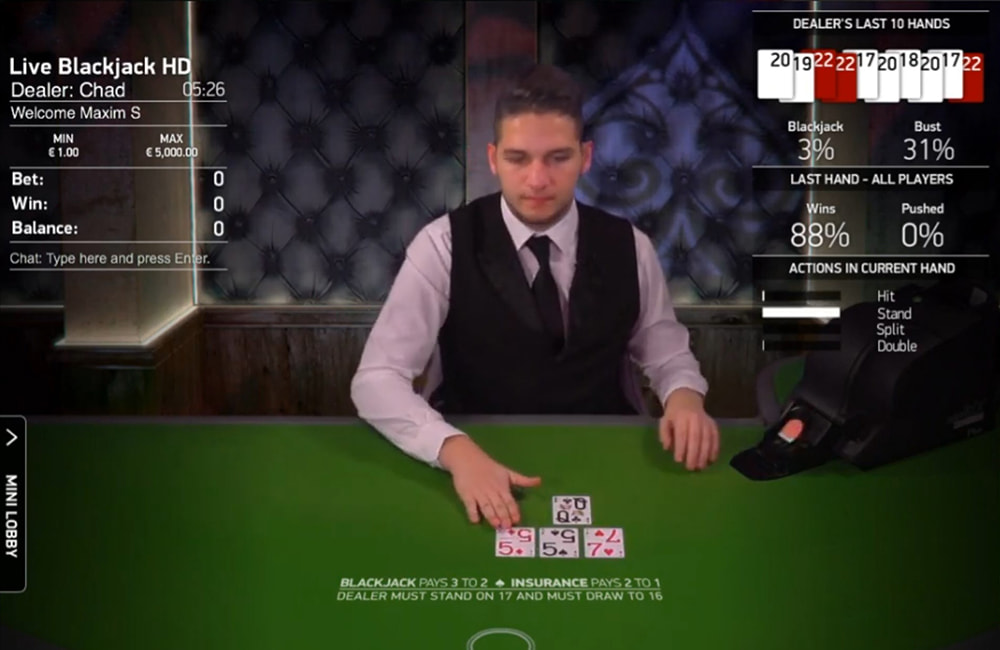 Un tavolo blackjack live Novomatic con croupier.