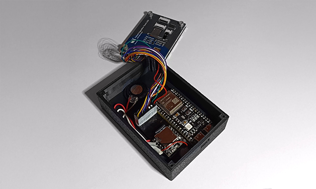 Montaggio PCB all'interno del case