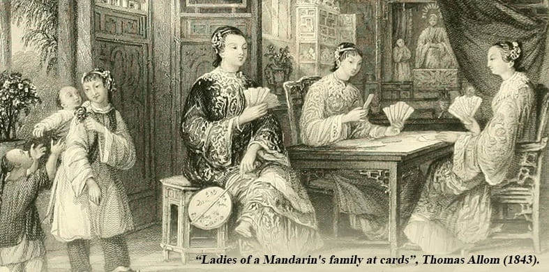 Donna cinese gioca a carte