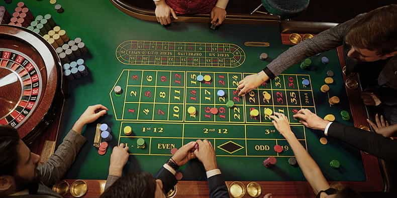 Puntate piazzate sul tabellone di una roulette europea